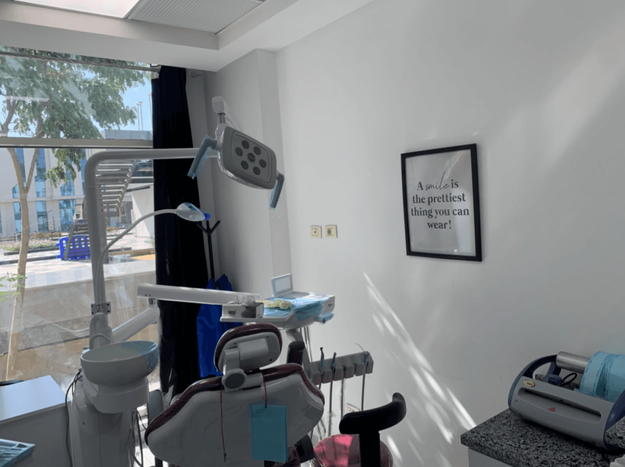 The Dental Lounge contact and clinic information card